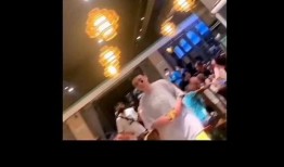 爆料餐厅美女是谁啊视频,餐厅美女身份曝光，网友热议！