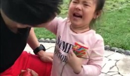 爸爸爆料女儿被亲嘴视频,真相令人震惊